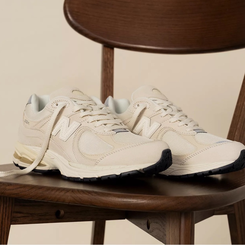 New Balance 2002R Sneakers